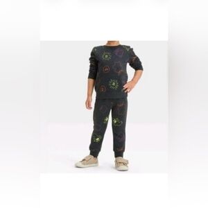 Cat & Jack Boys' Long Sleeve Halloween Graphic T-Shirt and Fleece Jogger Pants